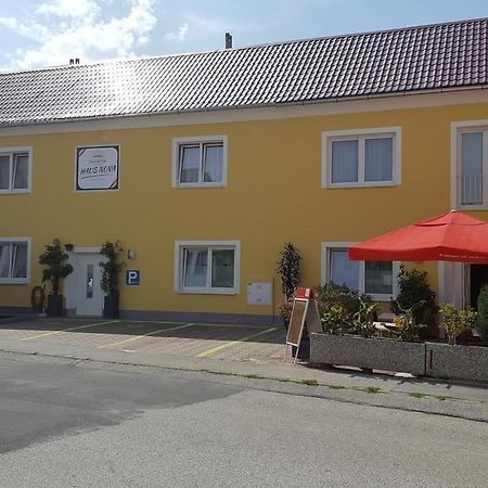 Pension Haus Nova Wiener Neustadt Exterior foto