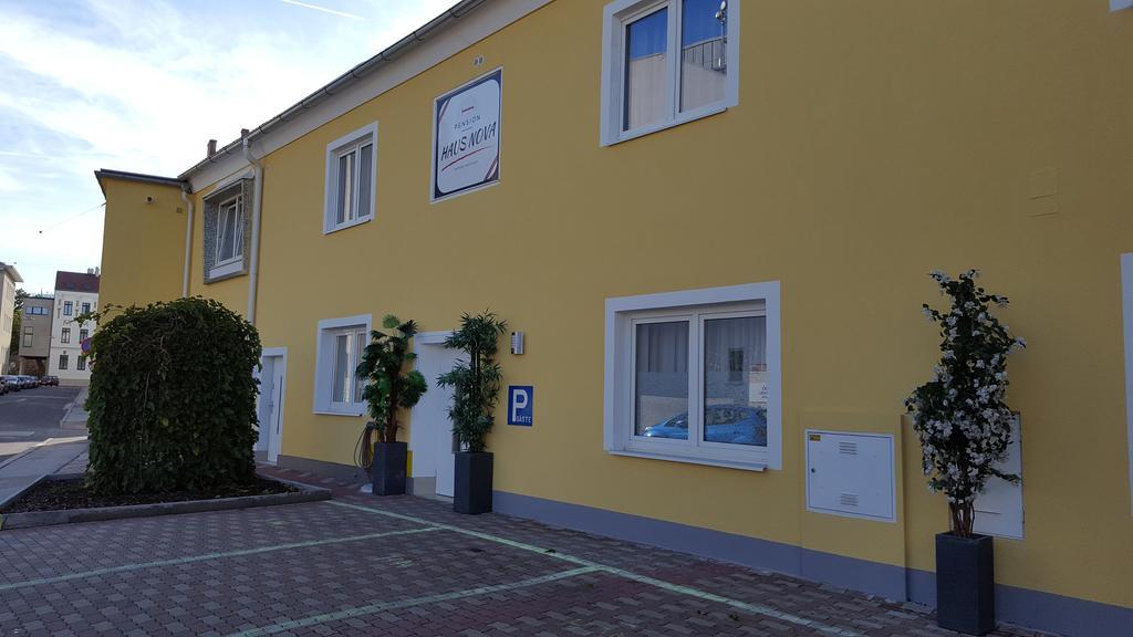 Pension Haus Nova Wiener Neustadt Exterior foto